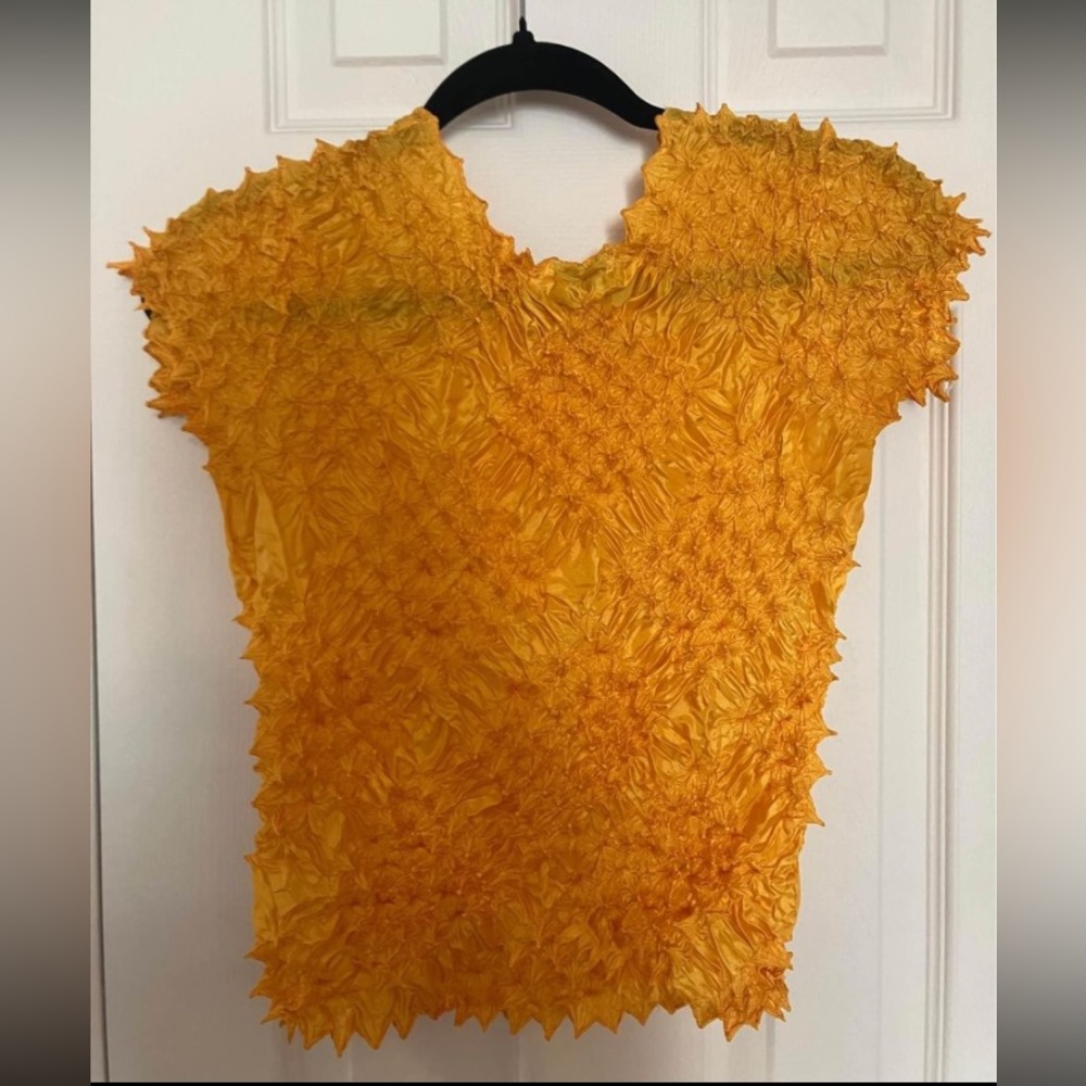 Y2K Vintage Yellow/Gold Popcorn Top